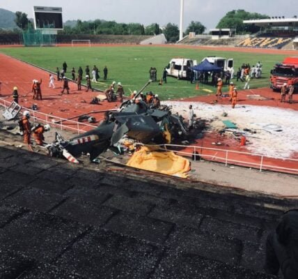 10 killed in helicopter crash during naval exercise in Malaysia