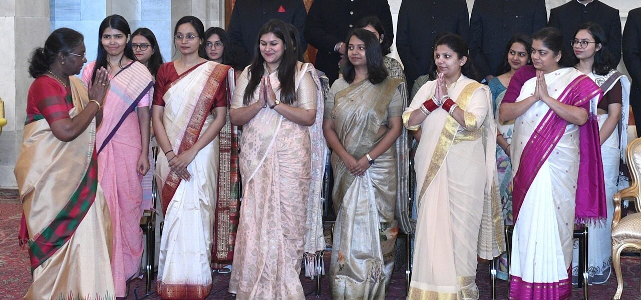 A group of probationers of the Indian Economic Service (2022 and 2023 batch) called on President Draupadi Murmu at Rashtrapati Bhavan today