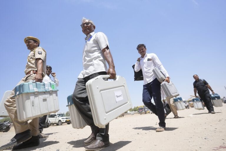 दूसरे चरण में 13 राज्यों की 88 लोकसभा सीटें पर कल होने वाले मतदान के लिए सभी तैयारियां पूरी: निर्वाचन आयोग