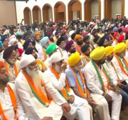 Delhi Many members of Sikh Gurdwara Management Committee joined BJP.