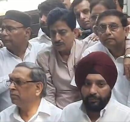 Have resigned from the post of Delhi Congress President, not joining any political party - Arvinder Singh Lovely
