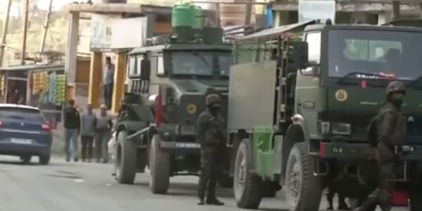 In Kashmir Valley, police along with security forces arrested a Lashkar-e-Taiba terrorist.