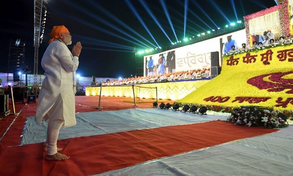 PM Modi paid tribute to Guru Teg Bahadur Ji on his Prakash Prabhu