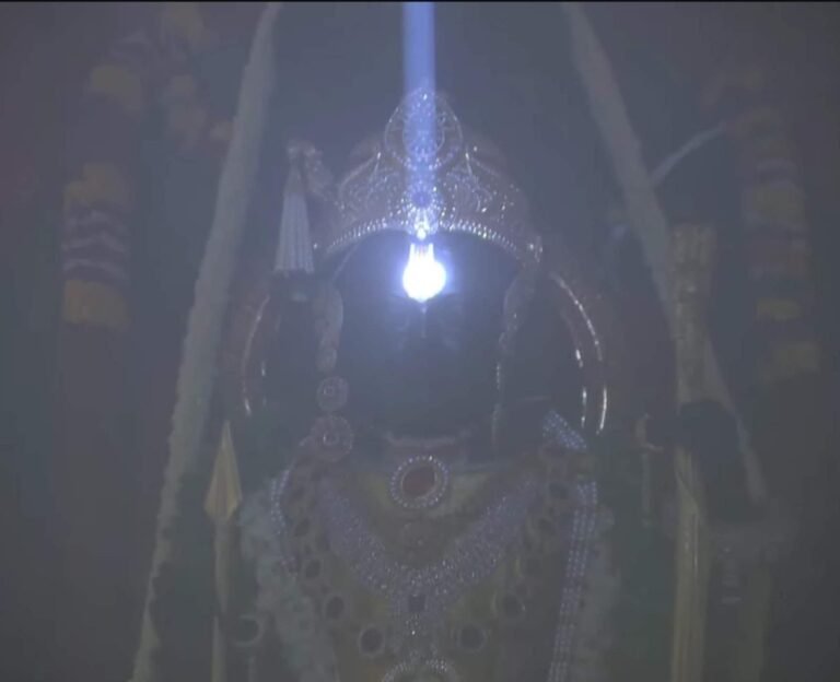 Ramlala's Surya Tilak done in Ayodhya temple, sunlight kept shining on his head