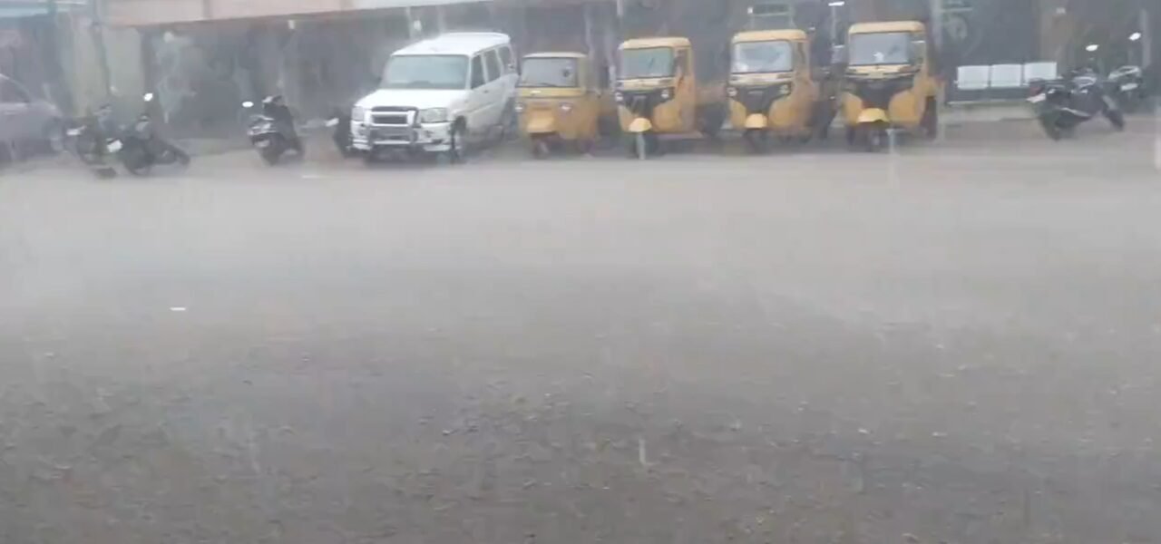 Unseasonal rains in Telangana in last 24 hours, traffic disrupted due to change in weather