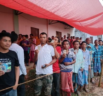 Voting for the second phase of Lok Sabha elections continues