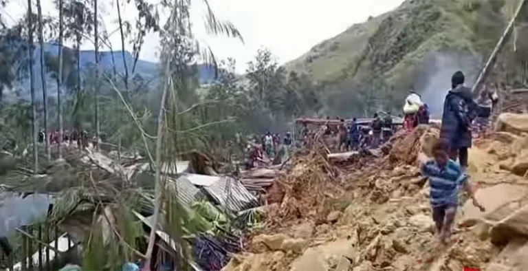 100 people died due to landslide in Papua New Guinea