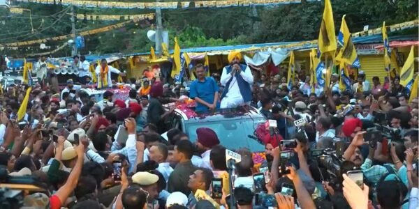 Arvind Kejriwal held his first road show in South Delhi constituency with Bhagwant Mann