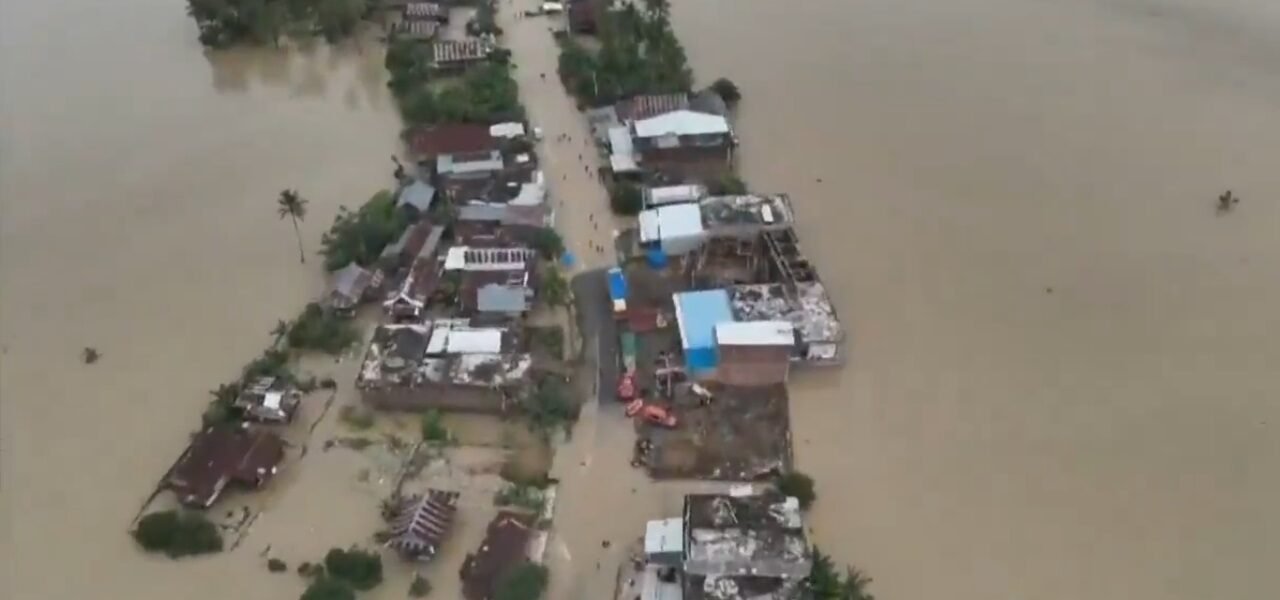 At least 15 people killed in landslides due to heavy rains and floods in Indonesia
