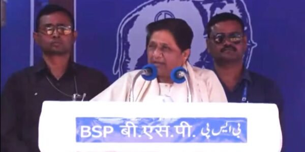 BSP President Mayawati held a public meeting in Agra today in support of party candidate Pooja Amrohi.