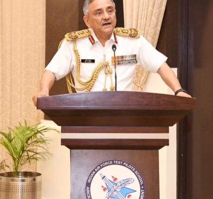 CDS General Anil Chauhan presides over the closing ceremony of 46th Flight Test Course at FTPS