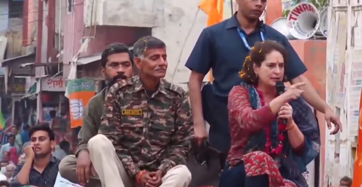 Congress General Secretary Priyanka Gandhi Vadra did a road show in Fatehabad today.