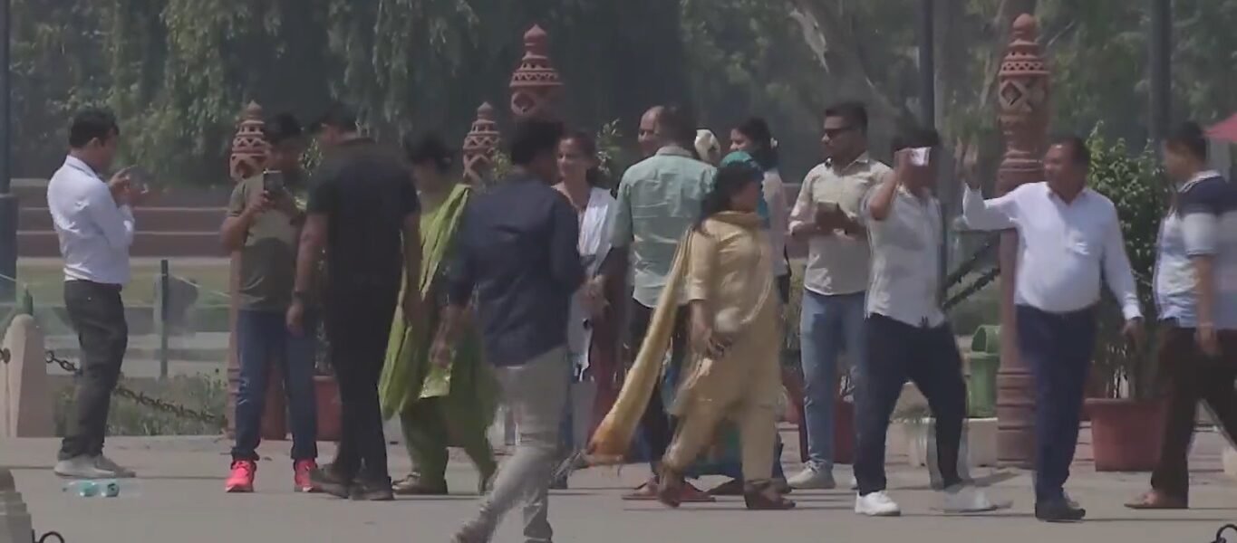 Daily life disrupted due to extreme heat in many parts of India