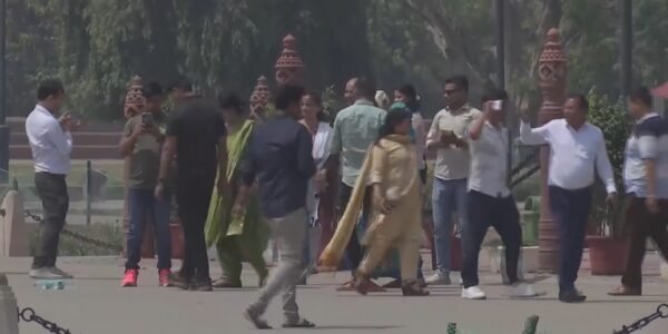 Daily life disrupted due to extreme heat in many parts of India