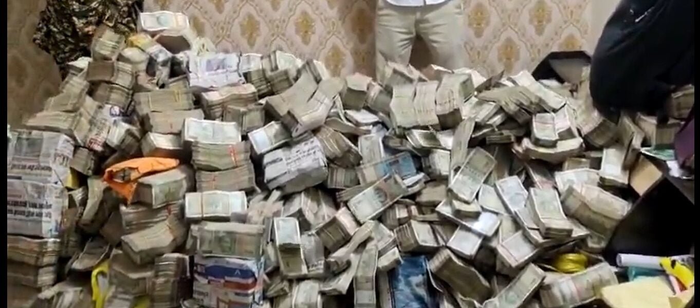 ED recovered huge amount of cash from the domestic help of Sanjeev Lal, PS of Jharkhand Rural Development Minister Alamgir Alam.