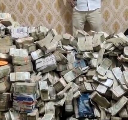 ED recovered huge amount of cash from the domestic help of Sanjeev Lal, PS of Jharkhand Rural Development Minister Alamgir Alam.