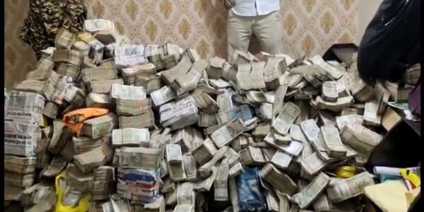 ED recovered huge amount of cash from the domestic help of Sanjeev Lal, PS of Jharkhand Rural Development Minister Alamgir Alam.