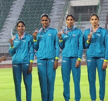 Indian men's and women's teams won two silver medals in the 4X400 event at the Asian Relay Championships in Bangkok.