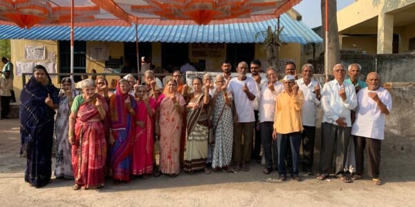 Lok Sabha Elections 2024 36.73% voting was recorded till 1 pm in the fifth phase of elections