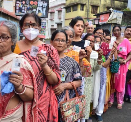 Lok Sabha Elections 2024 Fifth phase of voting continues, votes are being cast for 49 seats in 6 states and 2 union territories.