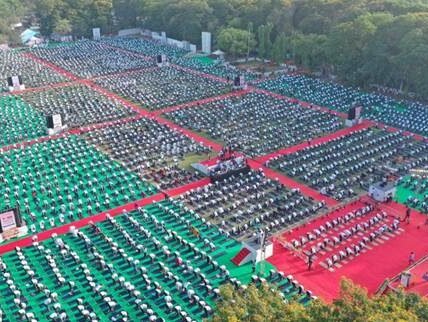 More than 7,000 yoga enthusiasts practiced common yoga protocols together at the Police Parade Ground in Surat, Gujarat.