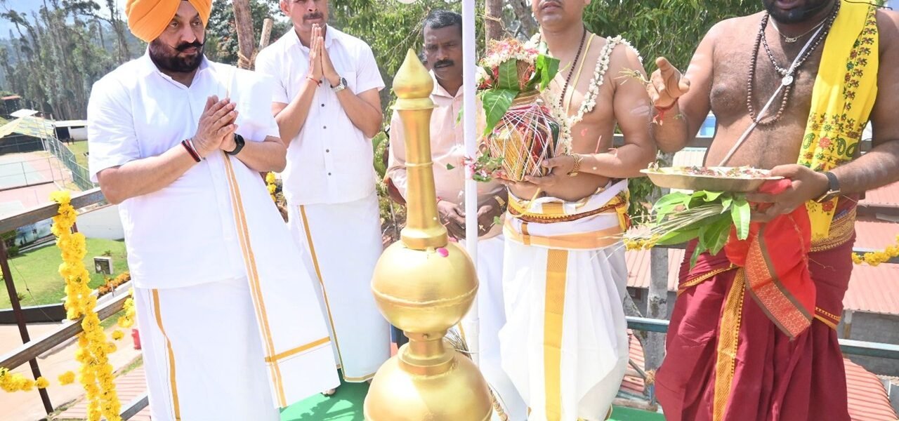 Sikh Colonel of Madras Regiment wearing turban and traditional dhoti performed rituals at Murugan temple