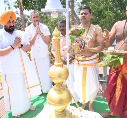 Sikh Colonel of Madras Regiment wearing turban and traditional dhoti performed rituals at Murugan temple