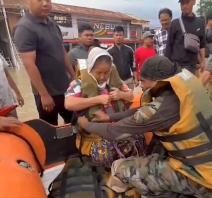 So far three people have died and one person is missing due to floods in Manipur, more than one lakh 88 thousand people have been affected