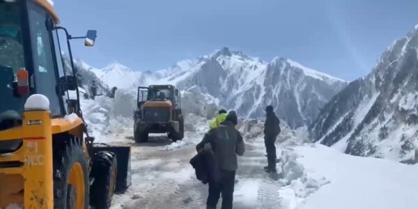 Srinagar-Leh highway, closed for last ten days due to bad weather and avalanche, opens