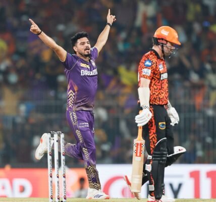 Sunrisers Hyderabad won the toss and decided to bat; SRH 98/8 in 16 overs