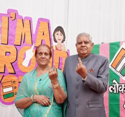 Vice President votes in Lok Sabha elections today and urges everyone to exercise their franchise