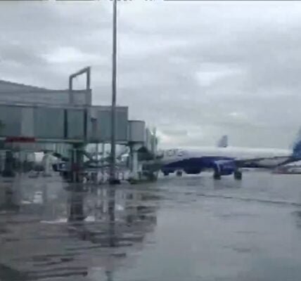 West Bengal Rain starts in Kolkata amid alert of severe cyclone 'Remal', Kolkata airport suspends flights
