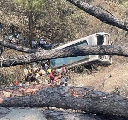 death toll in yesterday's bus accident in Jammu and Kashmir has risen to 22 and 69 people are injured