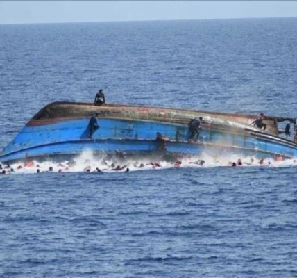 49 migrants killed and 140 missing after a boat capsized off Yemen's coast