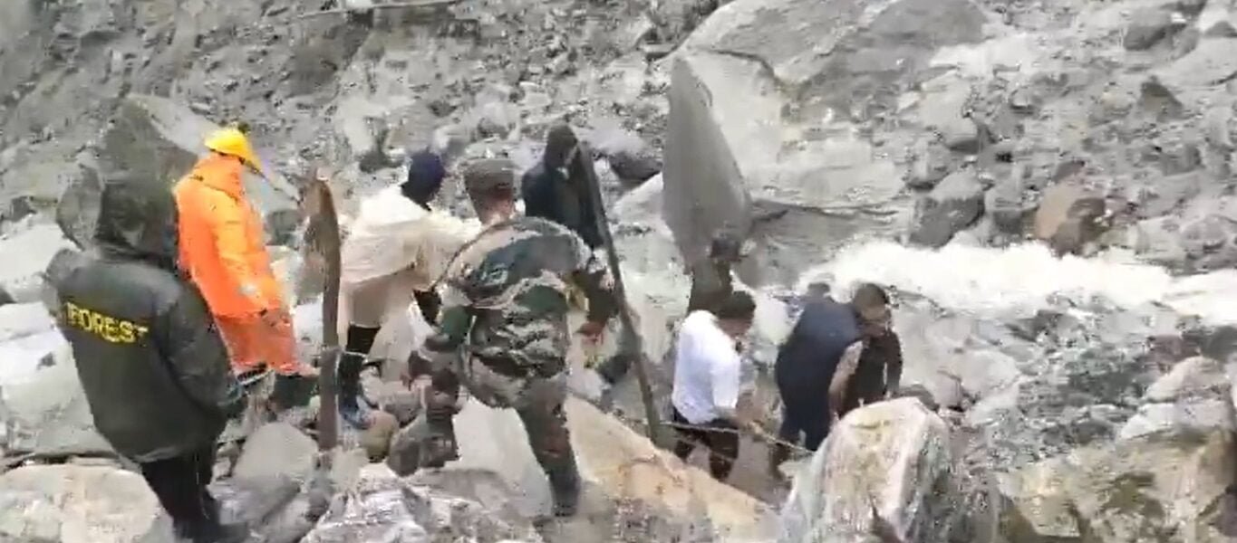 Continuous rains in Assam and Arunachal Pradesh have affected life in many districts, rescue operations are in full swing to evacuate tourists stranded in Sikkim