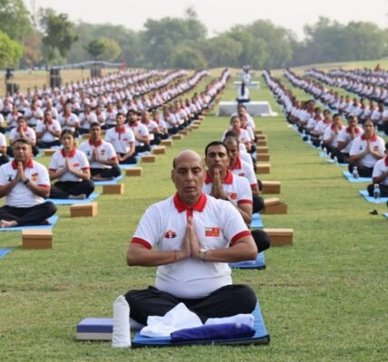 Defence Minister performs yoga with soldiers at 1 Corps in Mathura and leads Armed Forces in observance of 10th International Yoga Day
