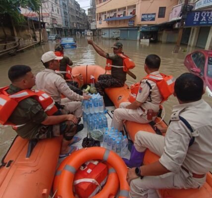 Flood situation in Assam is very serious, more than three lakh people affected in 11 districts