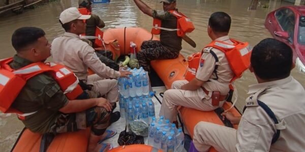 Flood situation in Assam is very serious, more than three lakh people affected in 11 districts