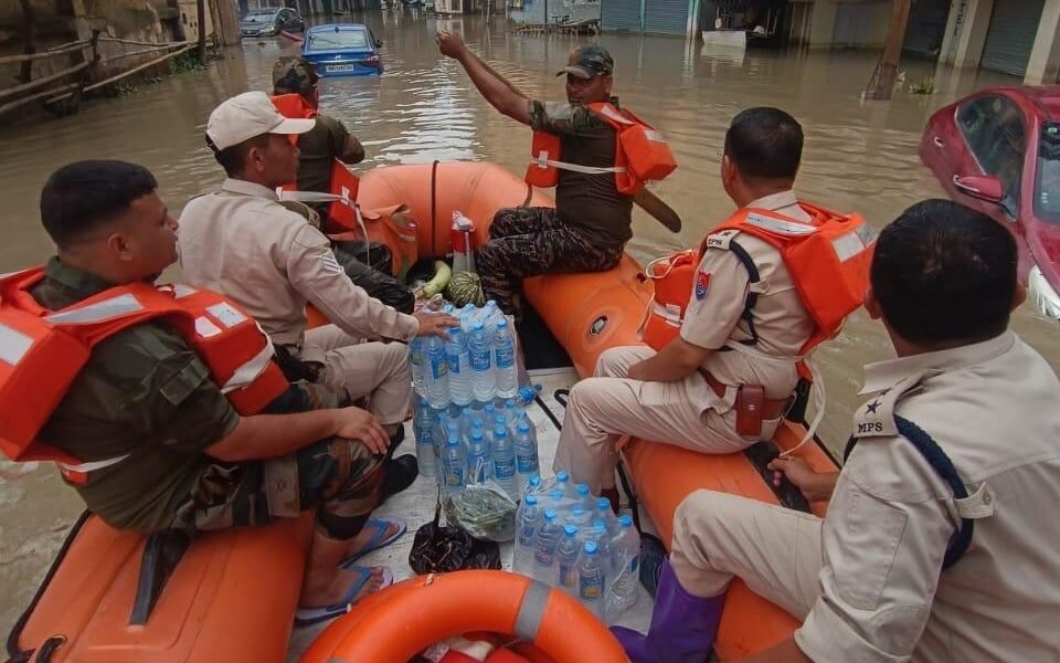 Flood situation in Assam is very serious, more than three lakh people affected in 11 districts