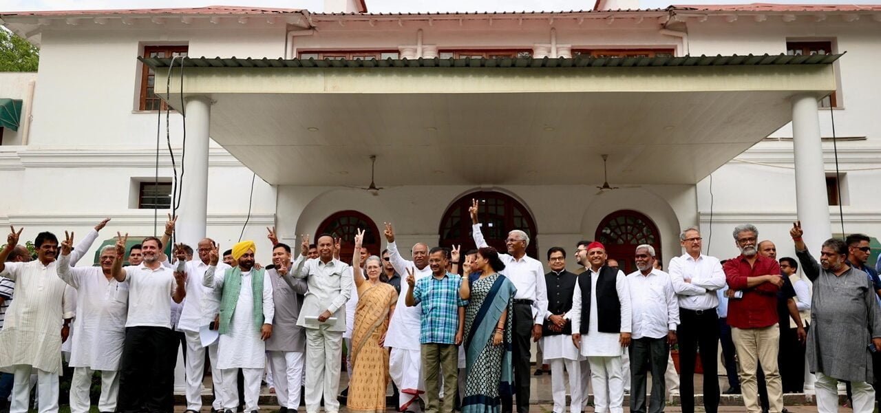 INDIA alliance meeting ends at Congress President's residence, alliance leaders show victory sign