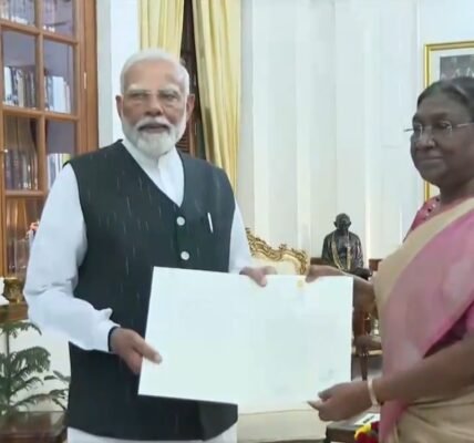 Narendra Modi met President Draupadi Murmu at Rashtrapati Bhavan and staked claim to form the government