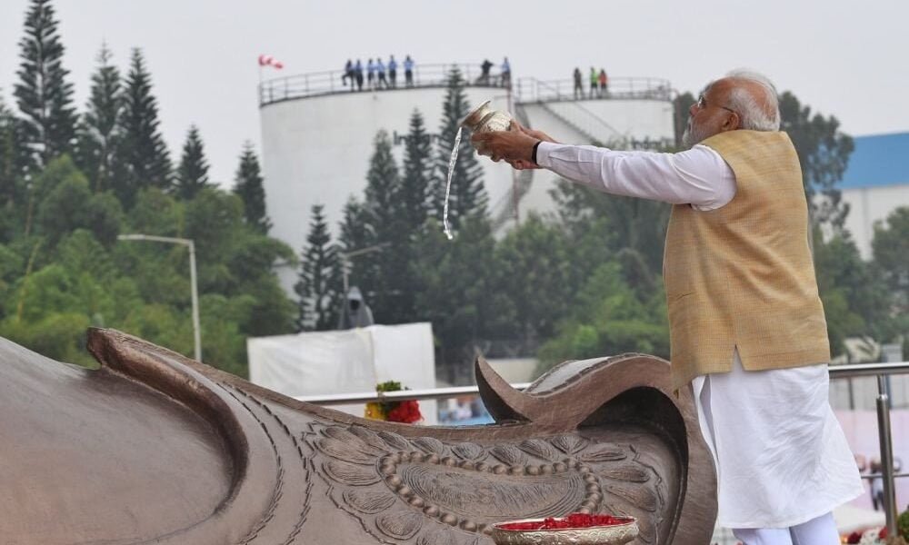 PM Narendra Modi pays tribute to Nadaprabhu Kempegowda on his birth anniversary