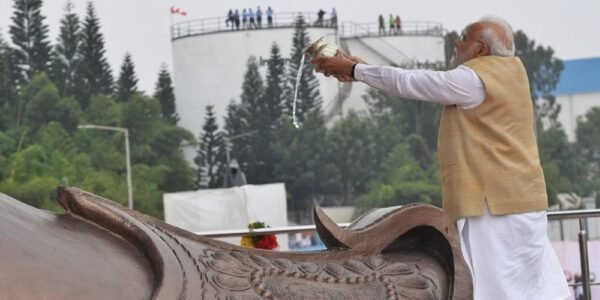 PM Narendra Modi pays tribute to Nadaprabhu Kempegowda on his birth anniversary