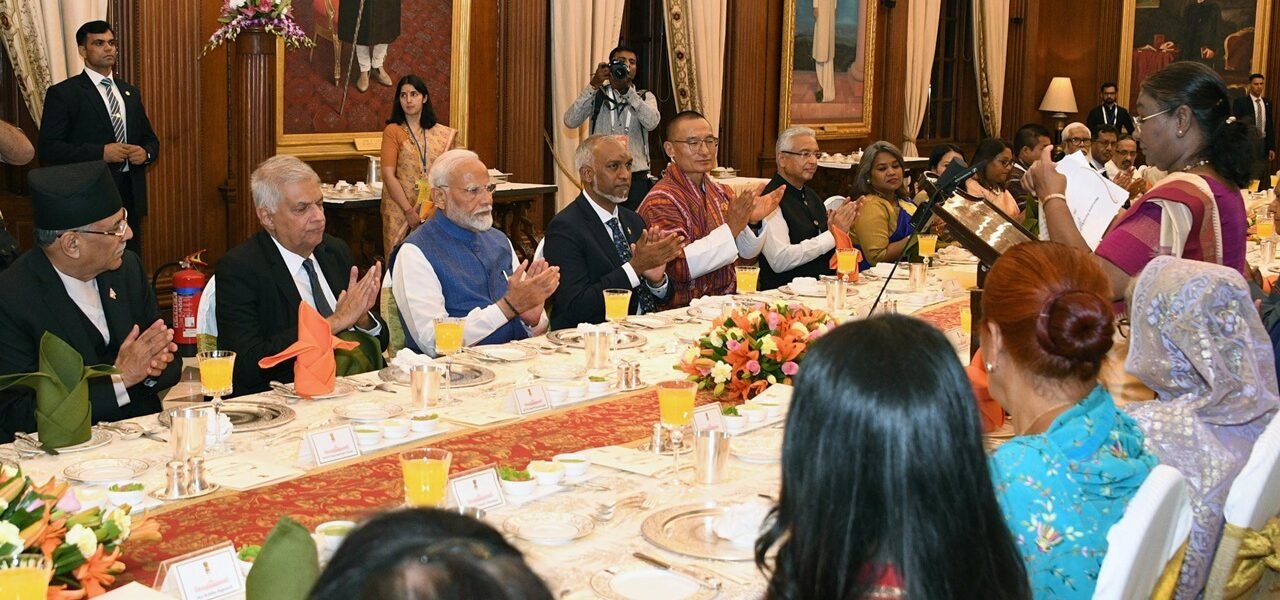 President Murmu hosts dinner for leaders of neighbouring countries
