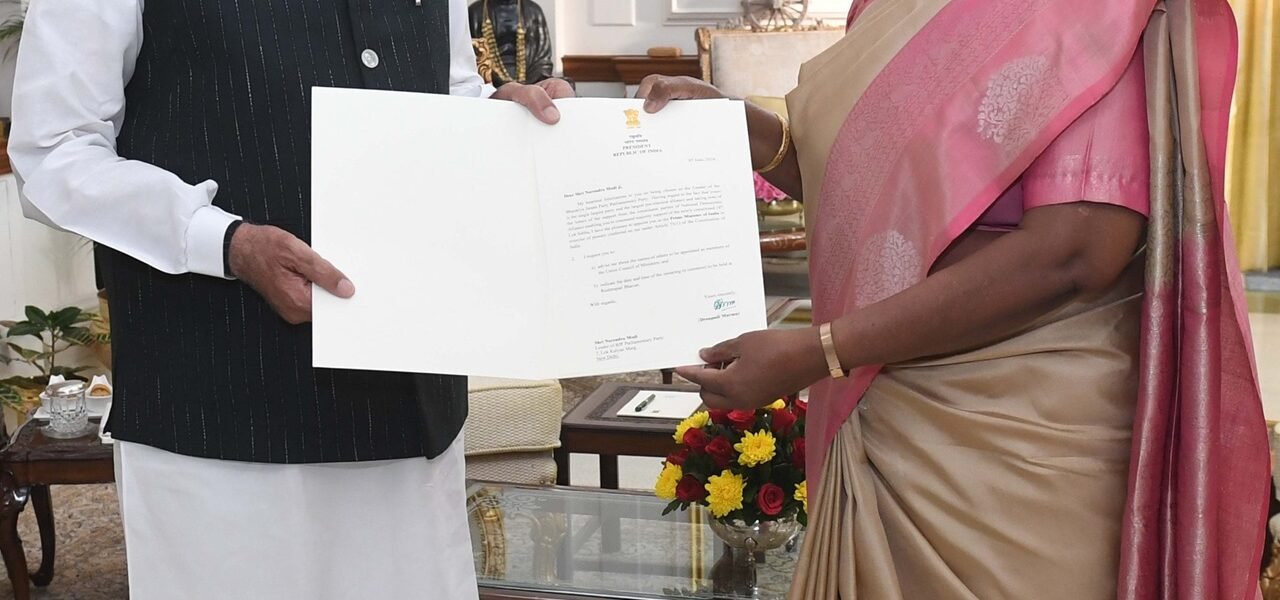 President nominates Narendra Modi for the post of Prime Minister, swearing-in ceremony will be held on Sunday evening