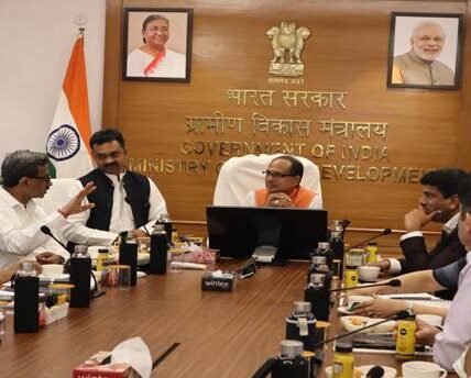Shivraj Singh Chauhan held a meeting on the action plan for the next 100 days of various schemes of the Rural Development Ministry