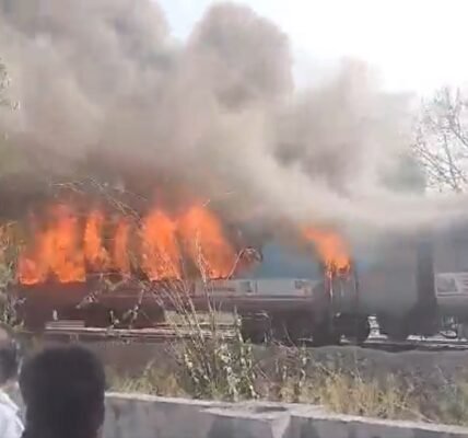 Two bogies of Taj Express caught fire between Tughlakabad-Okhla