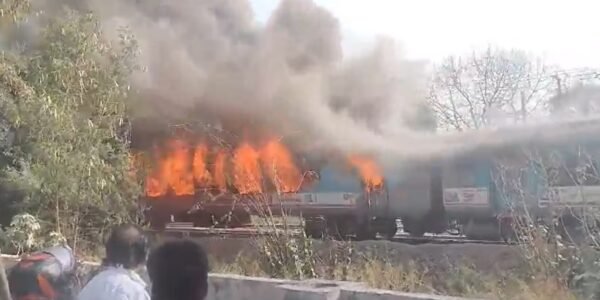 Two bogies of Taj Express caught fire between Tughlakabad-Okhla