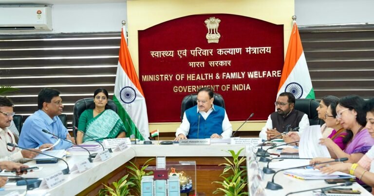 Union Health Minister Nadda reviewed the situation of severe heat and the preparedness of the central hospitals