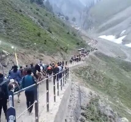 5th group of 6537 pilgrims left for Amarnath Darshan